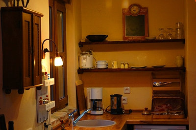 Wasserkocher, Kaffeemaschine, Kühlschrank, Geschirr …